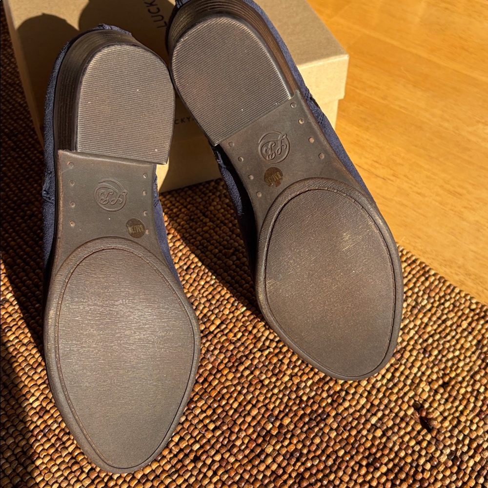 NIB Lucky Brand Rosette booties - Picture 3 of 4